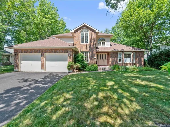 5 Roxborough Ct, Riverview, NB E1B 4N7