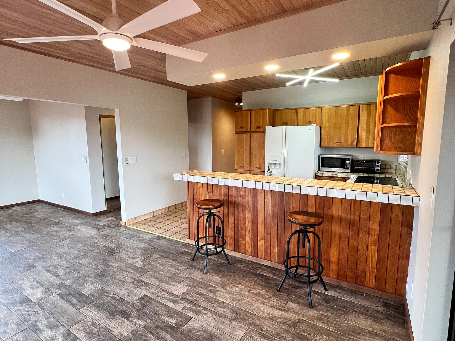 3 bed, 1600 sqft, $4,200 — Photo 4