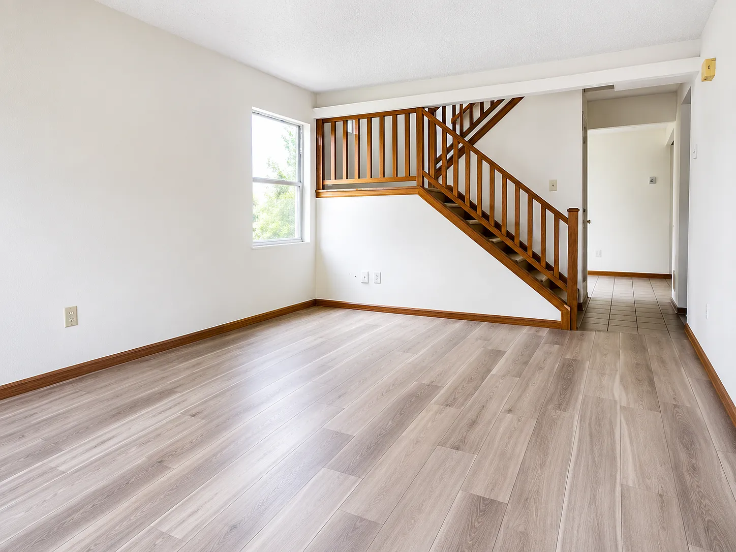 3 bed, 1345 sqft, $2,199 — Photo 2