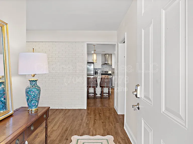832 Stanfield Dr — Photo 6