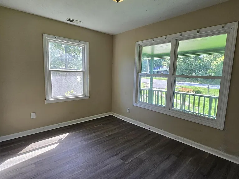 2511 Rhodes Dr — Photo 4