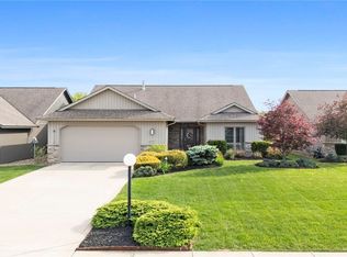 9070 Hummingbird Ln, North Ridgeville, OH 44039