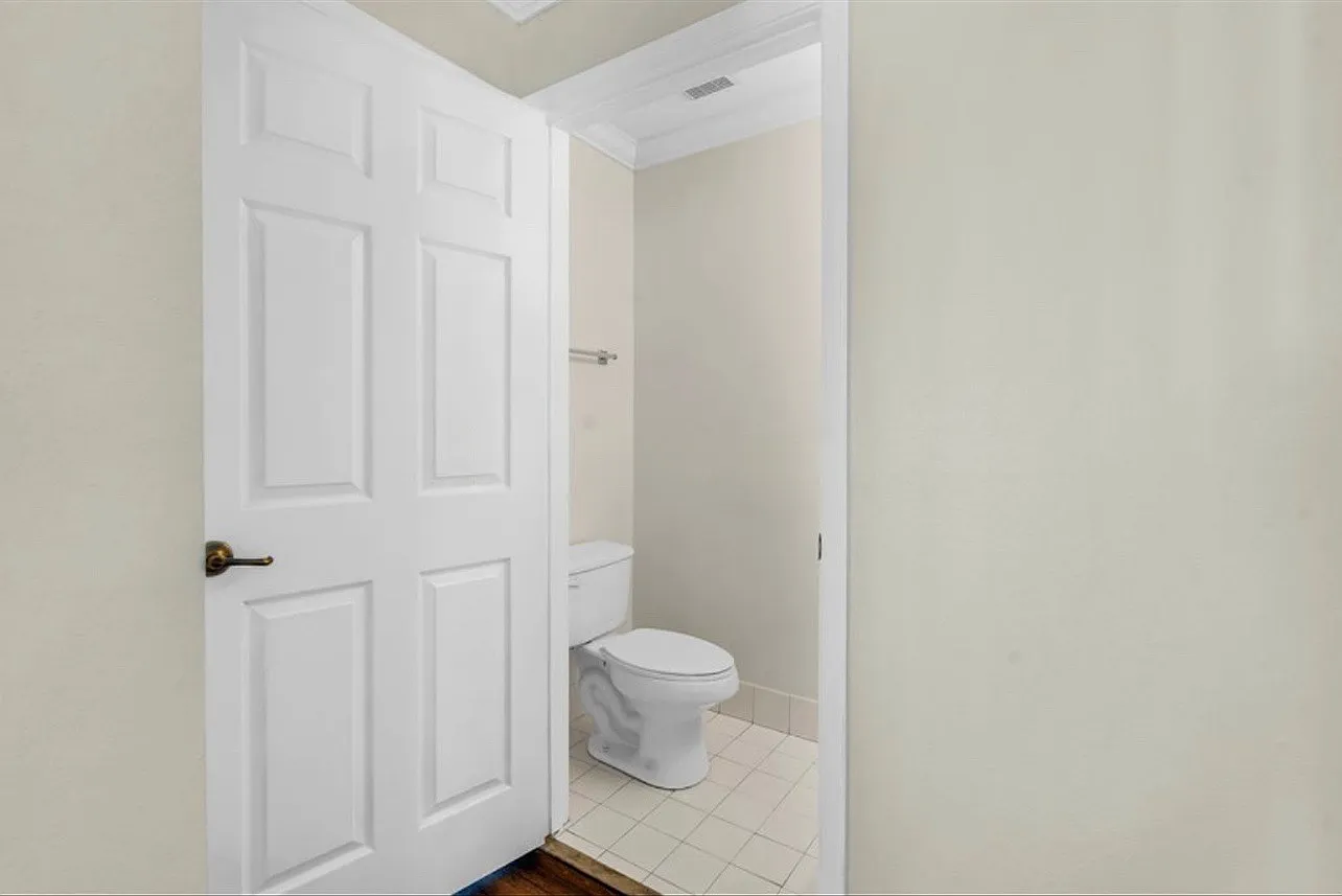 3 bed, 2.5 bath, 2120 sqft, $2,600 — Photo 4