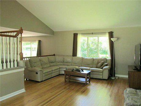 4th image of 32311 W Wayburn St