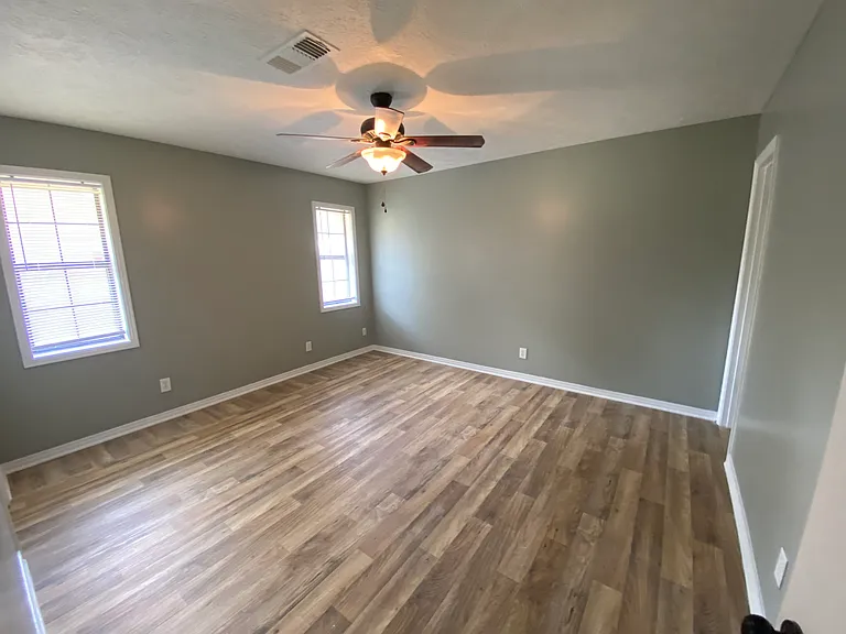 209 Belle Cir — Photo 7