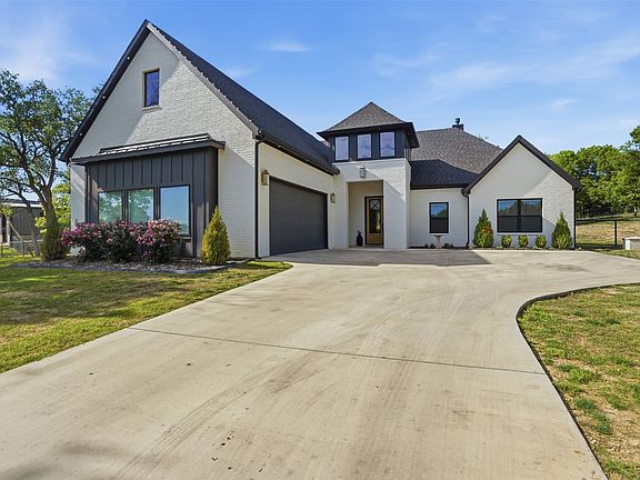 4th image of 305 Glade Valley Rd
