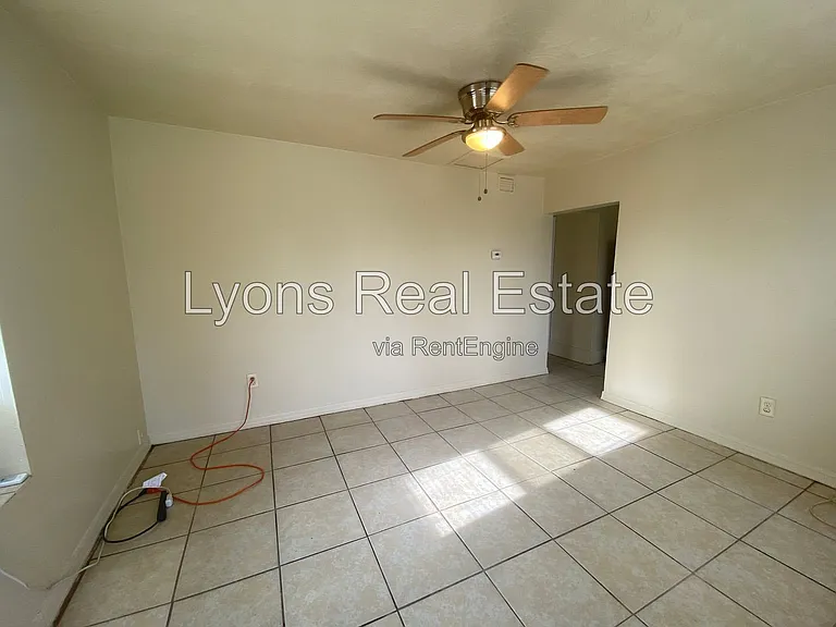 8110 Howell Ave — Photo 5