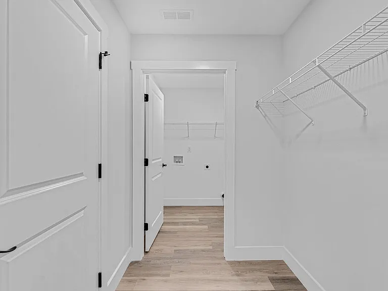 402 Roberts Aly — Photo 16