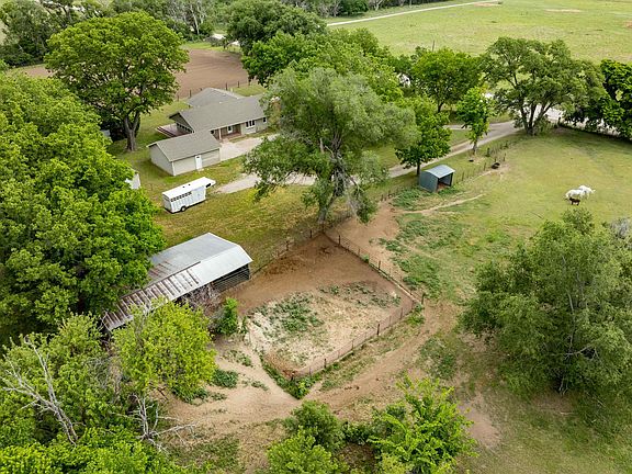 5th image of 829 N Greenwich Rd
