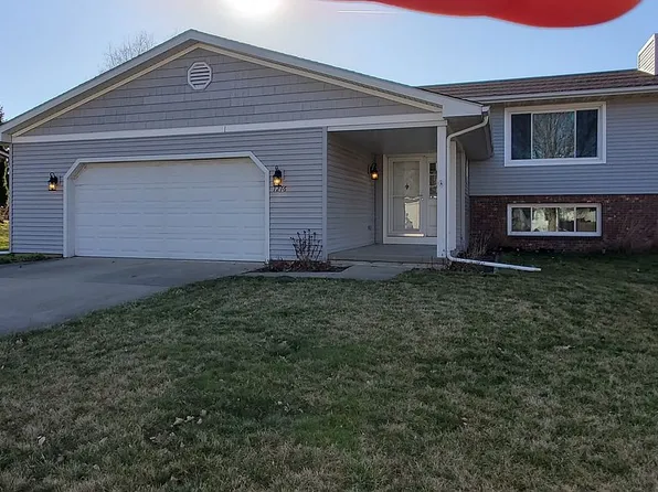 1216 Kenneth Dr, Bloomington, IL 61704