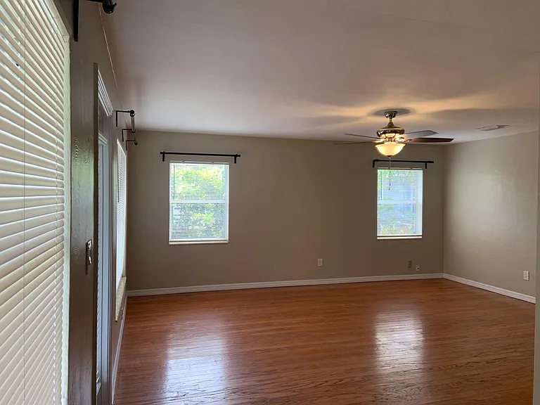 214 N Gomez Ave — Photo 13