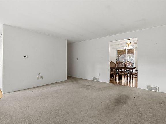 5th image of 508 Rainier Dr