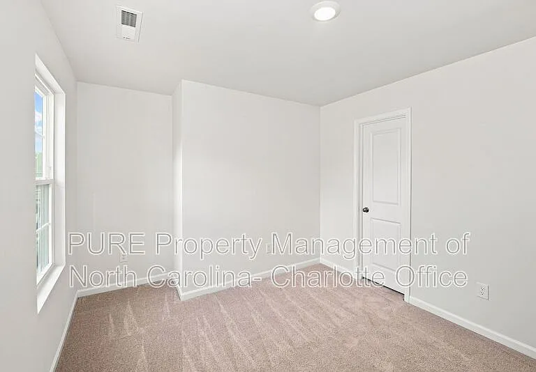386 Hollingswood Dr — Photo 7