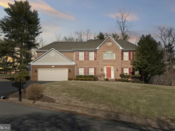 9900 Rosewood Hill Cir, Vienna, VA 22182