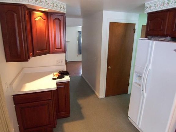 3rd image of 77 Parkridge Dr