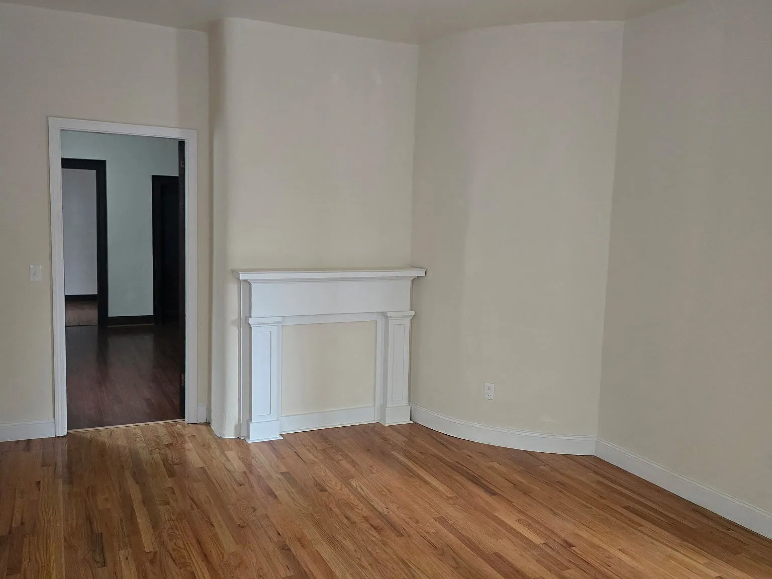 2 bed, 1.0 bath, 1000 sqft, $2,100 — Photo 3