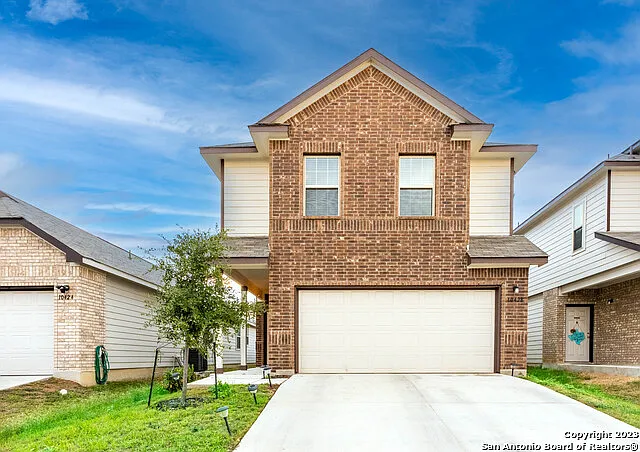 4 bed, 2.5 bath, 2194 sqft, $1,950 — Photo 2