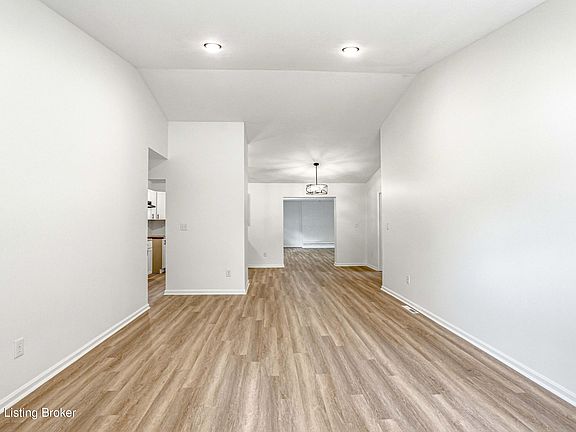 4th image of 2419 Woodmont Dr