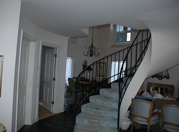 4th image of 519 Royal Oaks Dr