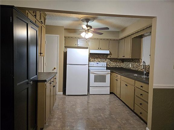 5th image of 400 SE 21st St