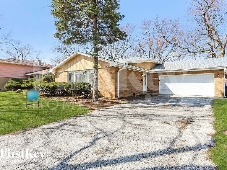 4302 Applewood Ln — Photo 2