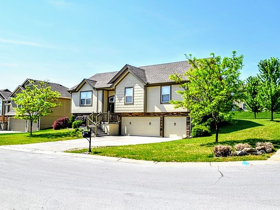 2nd image of 2321 NE Overland Dr