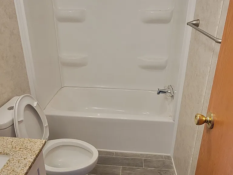Bath tub