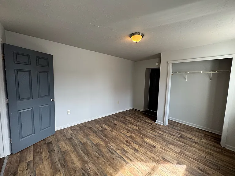 51 S Queen St #1 — Photo 21