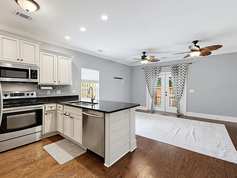3001 Emma Ln — Photo 2