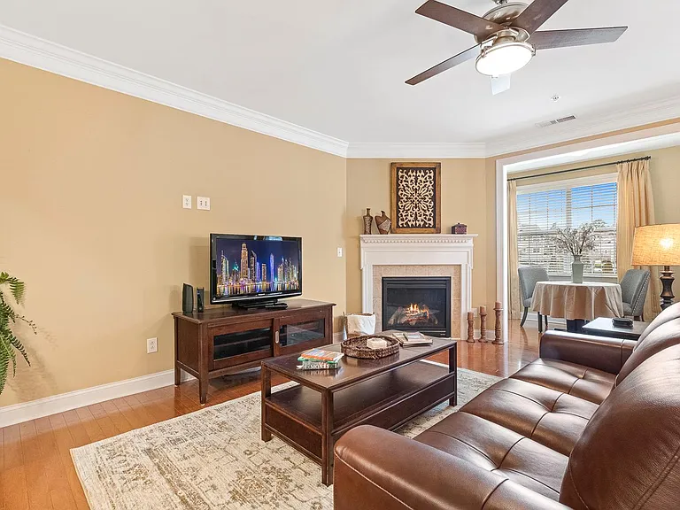 10400 Rosegate Ct #201 — Photo 19