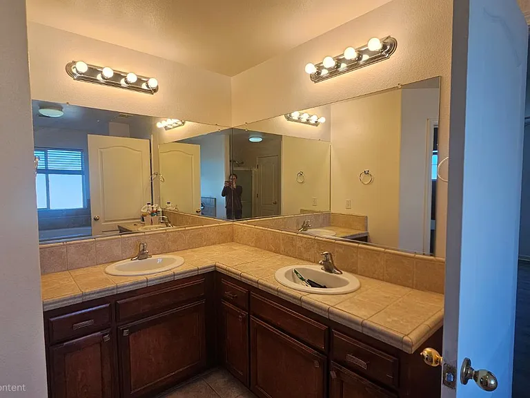 580 W Sunset St — Photo 8