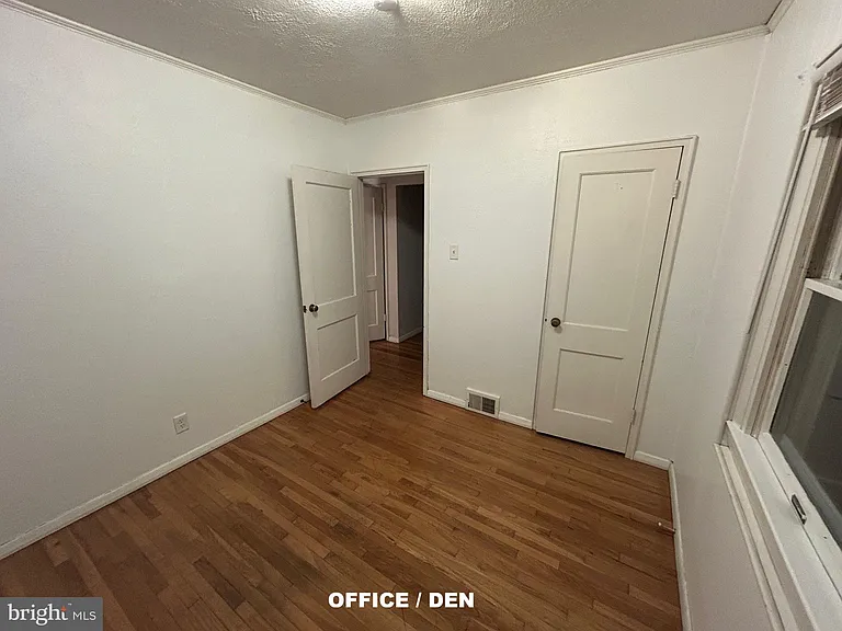 955 Terrace Ln — Photo 7