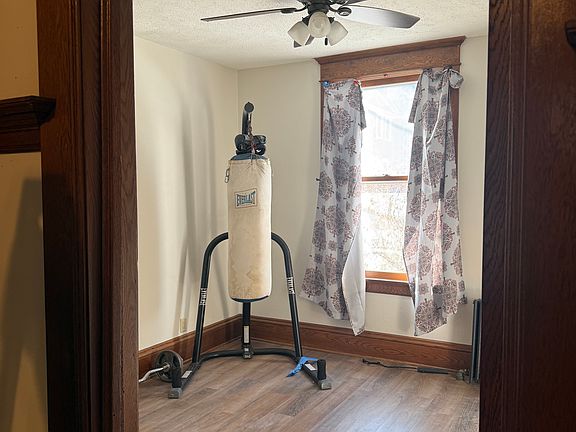 4th image of 718 6th St E #1