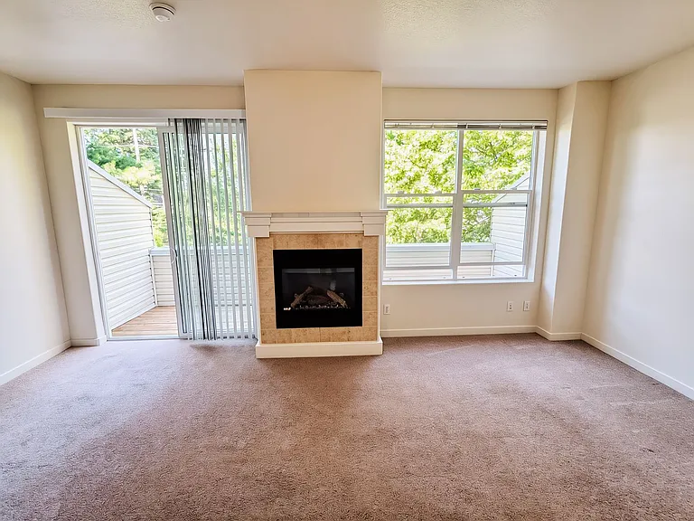 Halsey East Townhomes — Photo 14