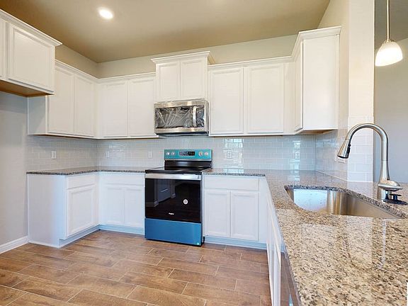 3rd image of 15072 Planeview Dr