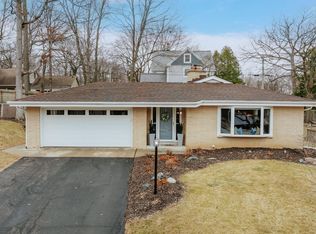 607 N 116th St, Wauwatosa, WI 53226