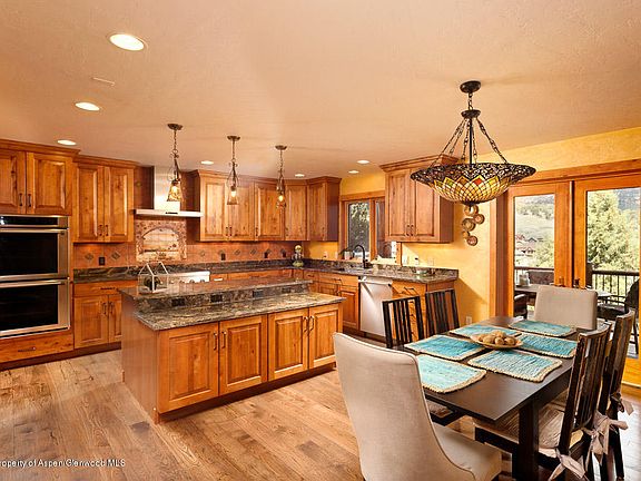 4th image of 912 Clubhouse Dr
