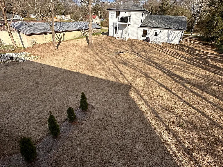 250 N Forest Ave — Photo 12