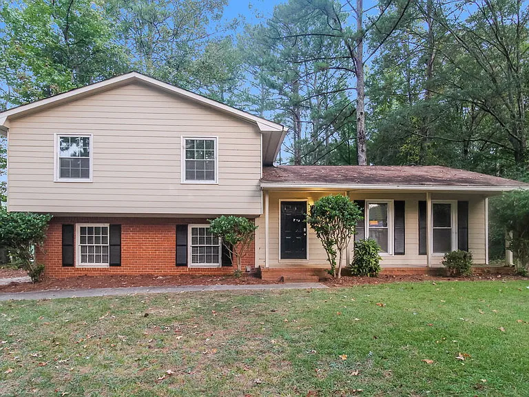 2495 Zane Dr SW — Photo 1