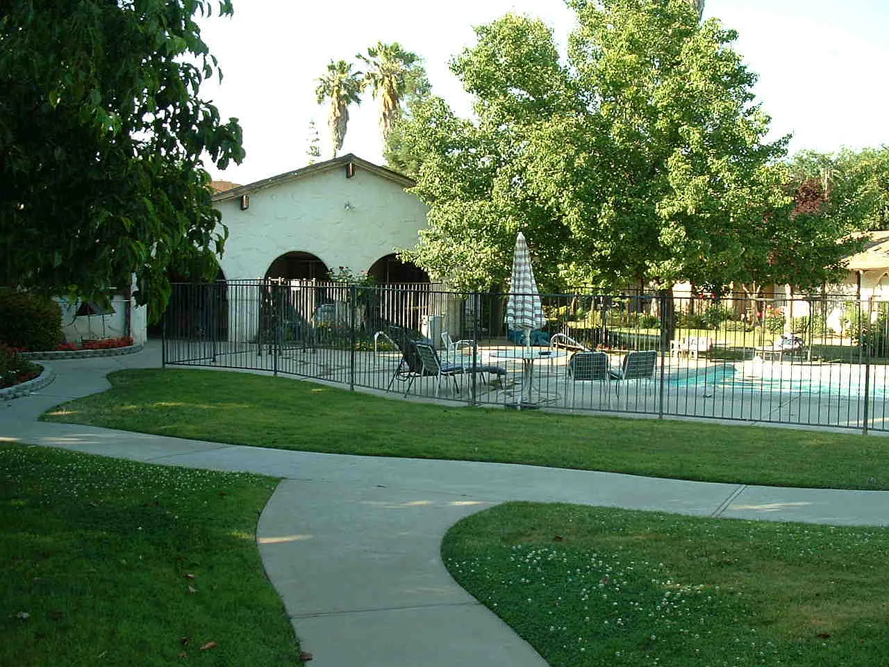Casa Linda Apartments — Photo 4
