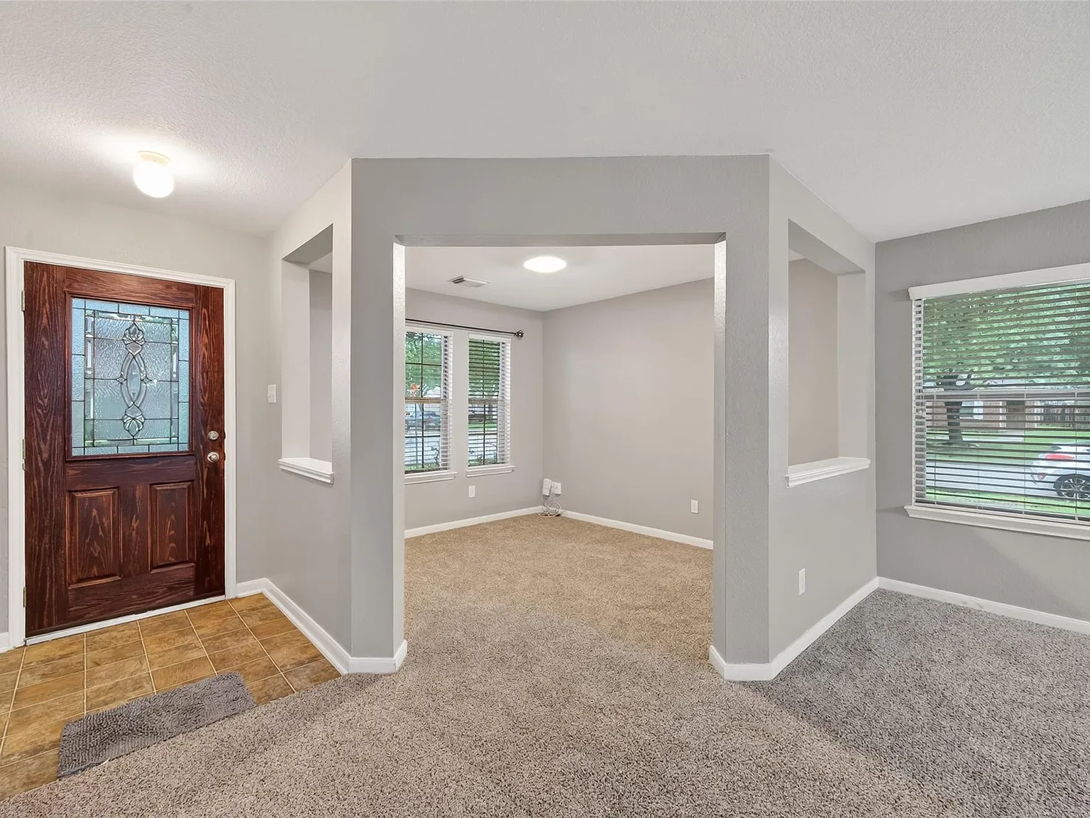 3 bed, 2.0 bath, 1987 sqft, $1,950 — Photo 4