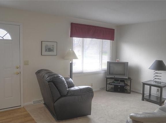 4th image of 111 Elk Ave