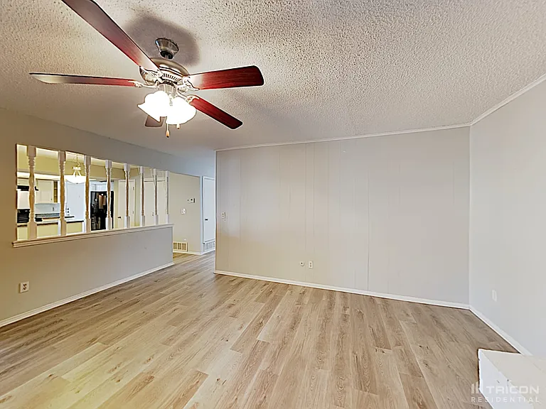 835 Live Oak Dr — Photo 4