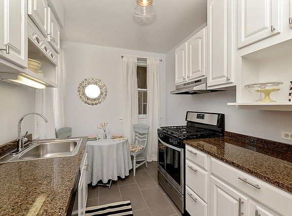 3rd image of 7303 N Wolcott Ave #3