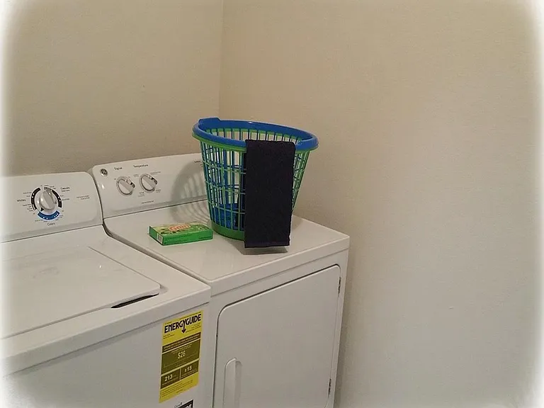 490 Tyler Ln — Photo 11