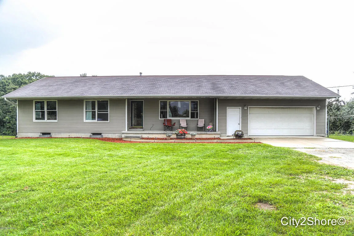 11020 Heintzelman Ave NE photo 1