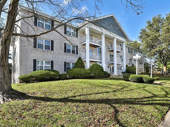 2nd image of 1112 Sunhaven Dr APT J