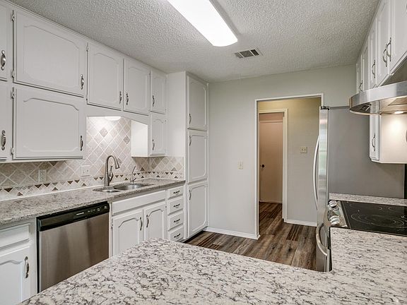 4th image of 1033 Summerplace Ln