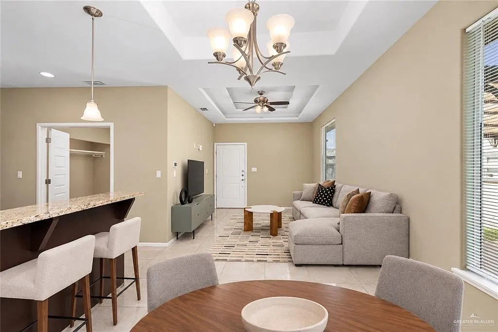 3 bed, 2.0 bath, 1210 sqft, $1,300 — Photo 3