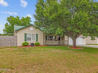 312 Foxridge Ln, Hubert, NC 28539